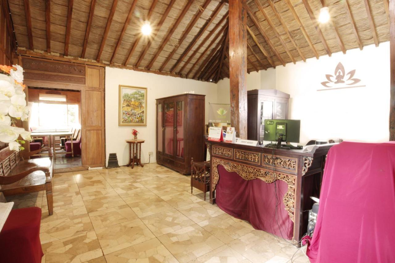 Oyo 171 Lotus Art Garden Hotel 2*